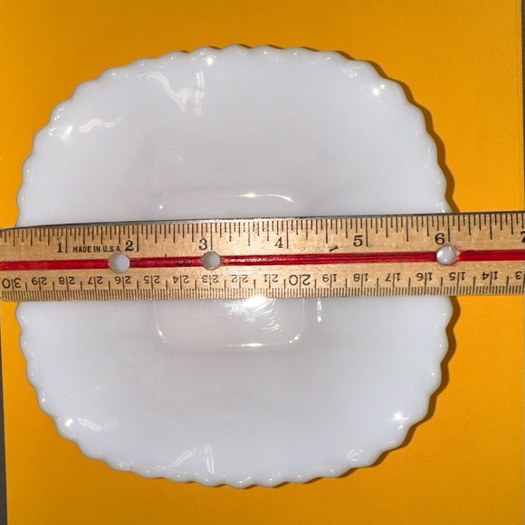 Vintage Hazel Atlas Diamond Ruffled Edge Milk Glass Candy Diah - Picture 6 of 6